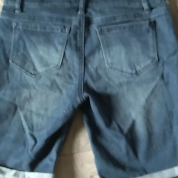 Girl's Tractr denim shorts. - Picture 5 of 6
